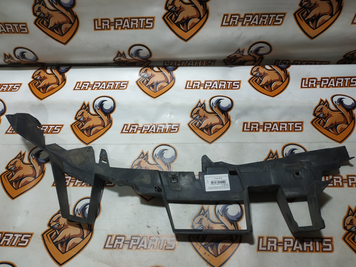 LR013866 Wspornik mocowania przedniego zderzaka centrum lewy RANGE ROVER Sport L320 2005-2009 używany